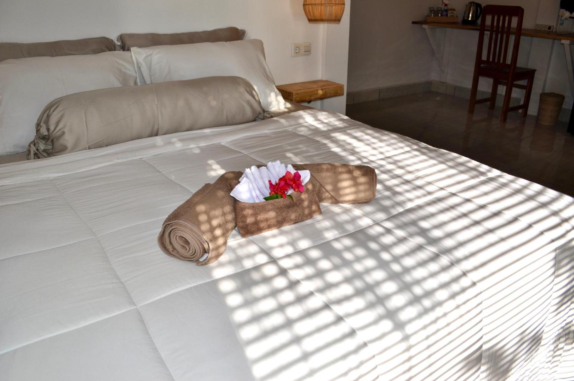 Ripbowl Guest House Selong Belanak Exterior photo