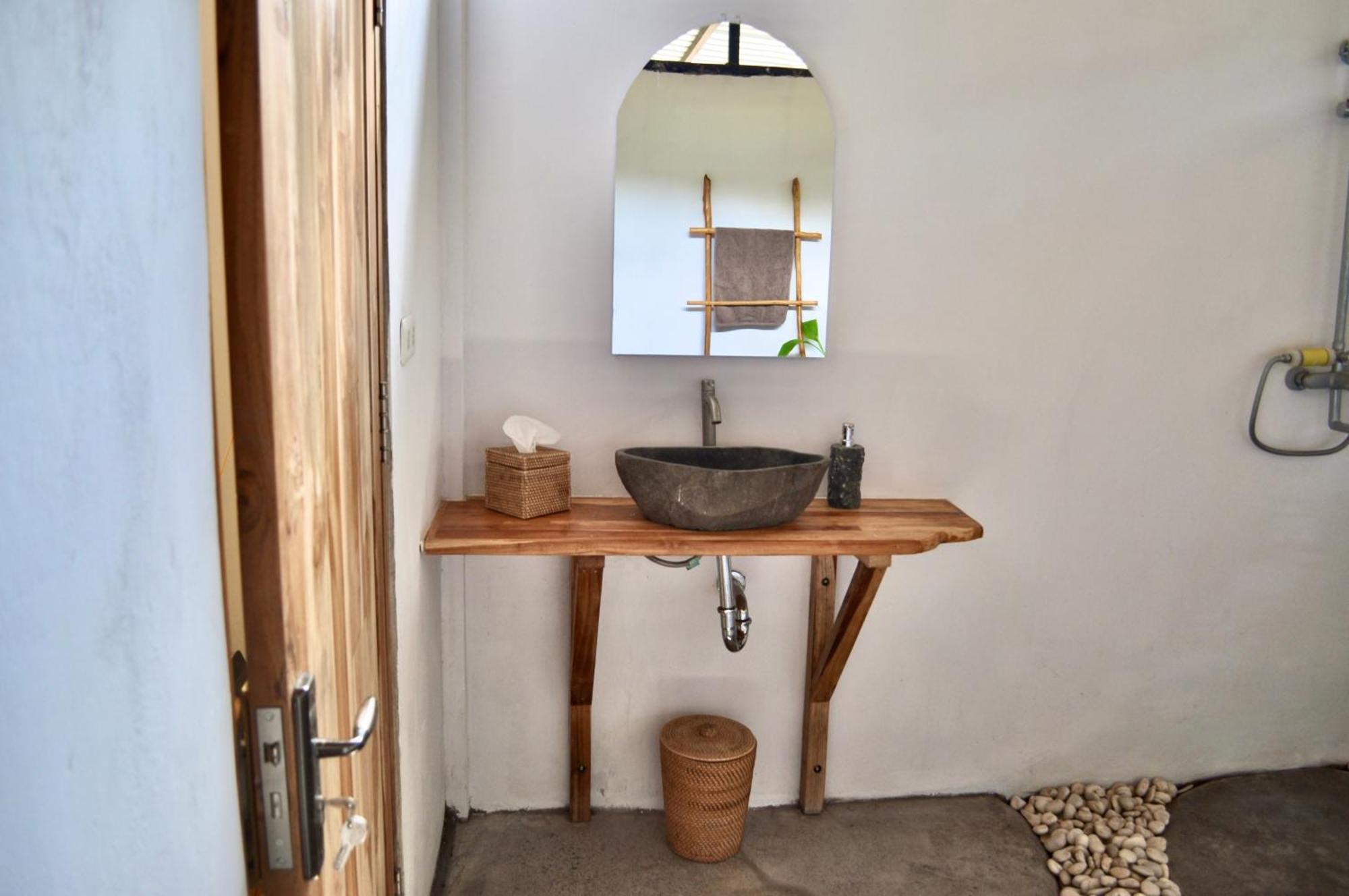 Ripbowl Guest House Selong Belanak Exterior photo